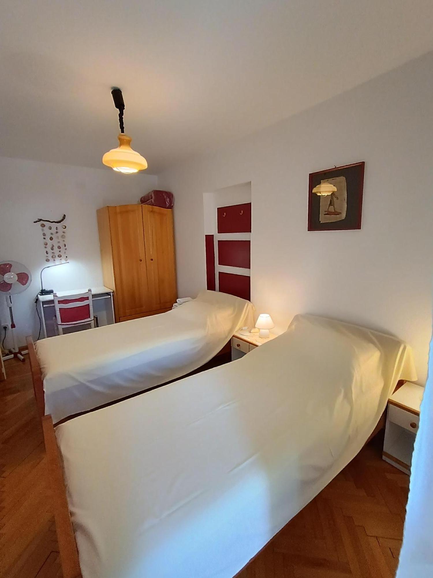 Levak Apartments - Apt. 1 Pjescana Uvala Bagian luar foto